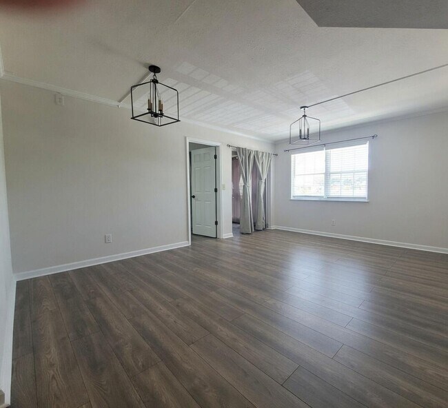 Building Photo - 1522 SE Royal Green Cir