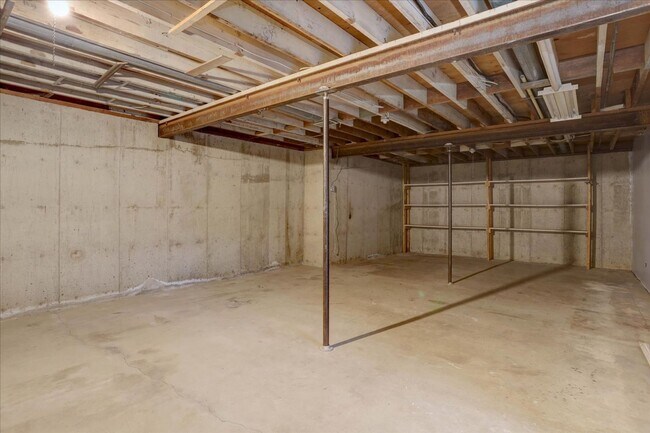 Building Photo - 3 Bedroom 3 Bathroom Home on a 1 Acre Lot