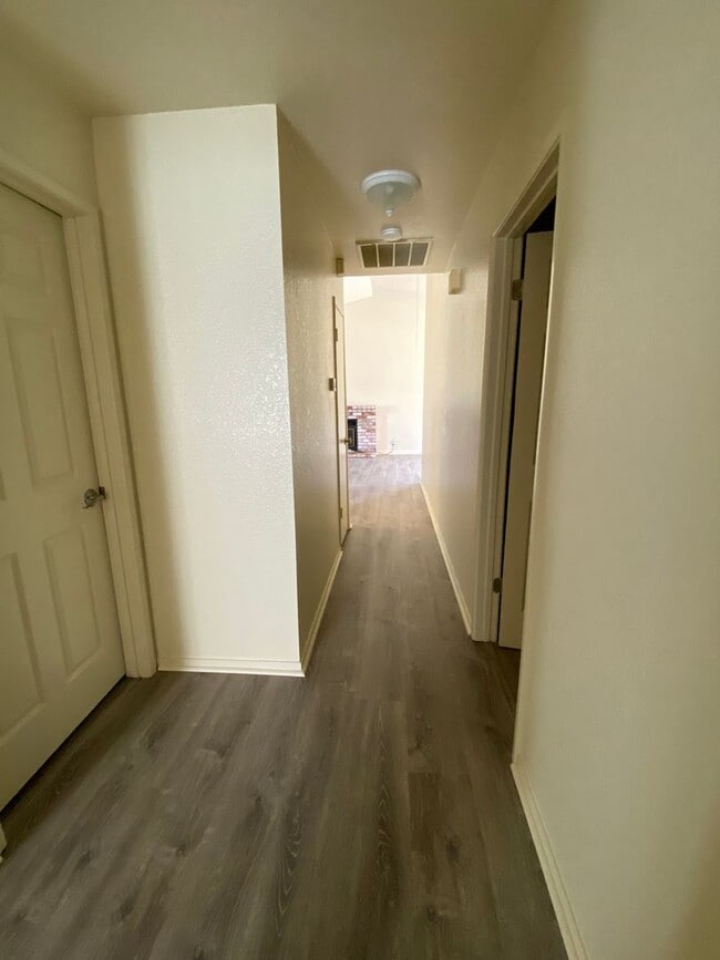 Building Photo - 3 Bedroom / 2 Bath Great Corner Lot in Travis District