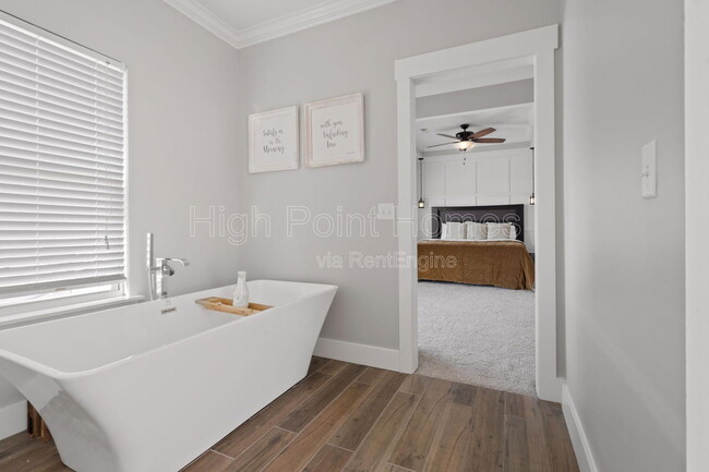 Building Photo - 213 Winchester St