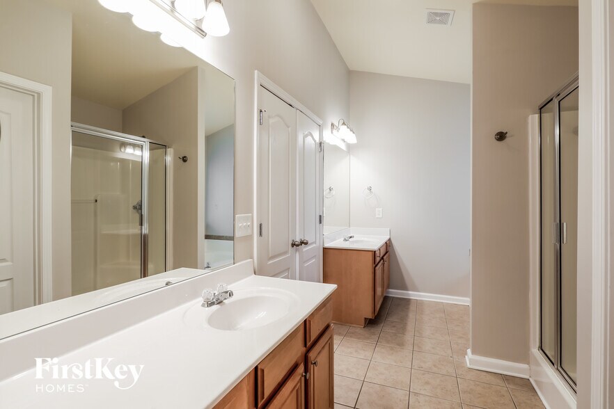 Building Photo - 6732 Carriage Walk Ln