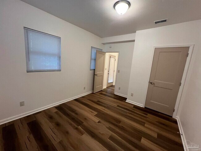 Building Photo - 6791 Vivian Dr