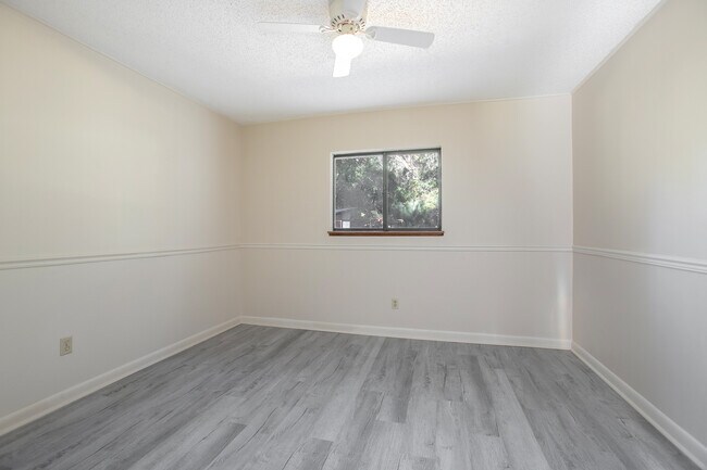 Building Photo - 5735 Fox Hollow Rd