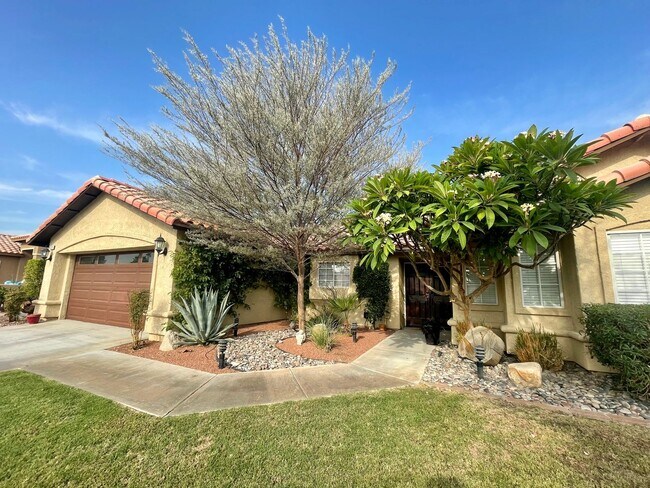 Building Photo - COMING SOON!!! Beautiful 3 Bedroom, 2 Bathroom + Den Residence in the Heart of La Quinta!