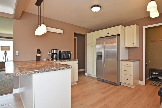 Building Photo - 37 E Meadowlawn Blvd