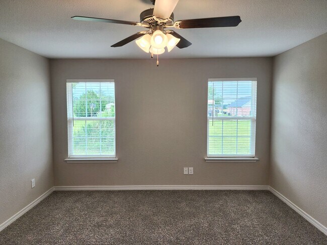 Building Photo - Corner lot 3/2 home in Elberta