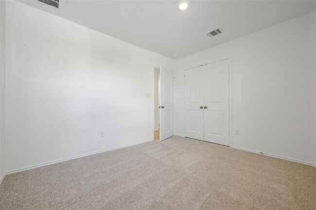 Building Photo - 2244 Devine Lake Bnd