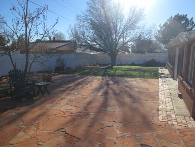 Building Photo - Coming Soon In The NE Heights!