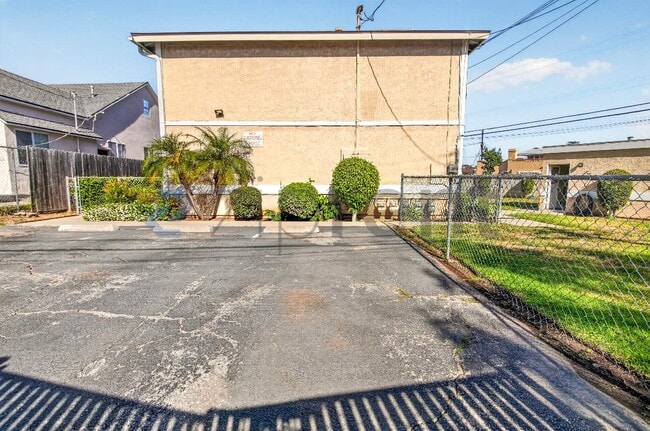 Building Photo - 2225 S Meridian Ave