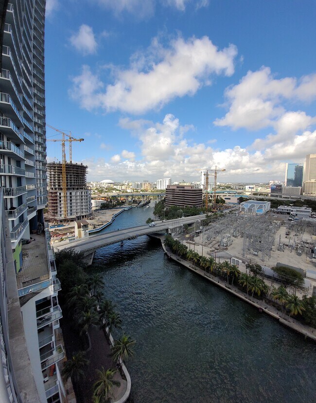 Building Photo - 690 SW 1st Ct