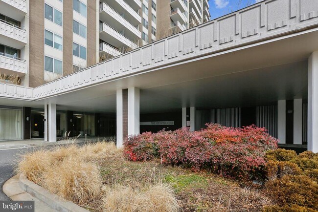 Building Photo - 5101 River Rd