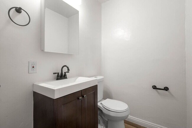 Building Photo - 3212 W 60th St