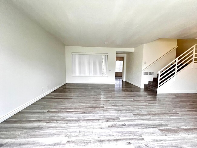 Building Photo - Spacious 3 bedroom 2 bath with attached ga...