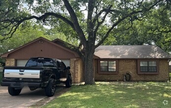 Building Photo - Great 3/2 House for Lease