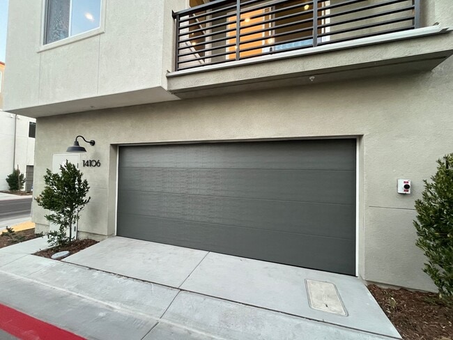Building Photo - Welcome to modern living in the sought-after Rancho Peñasquitos neighborhood!