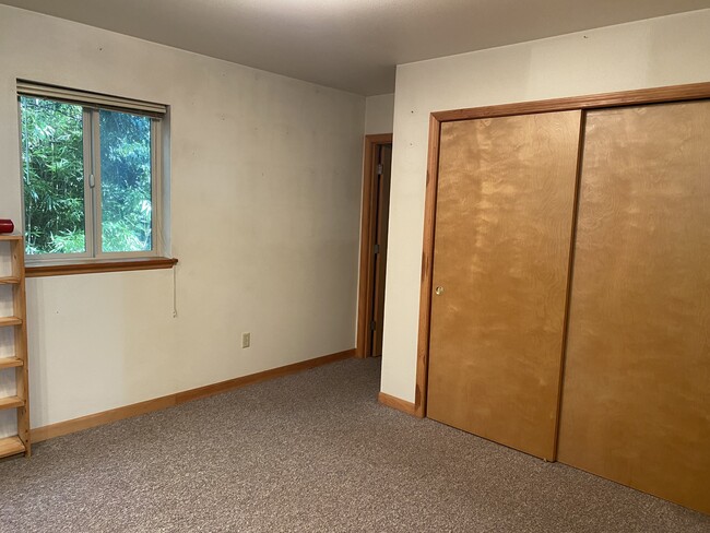 Building Photo - 277 N Dolphin St