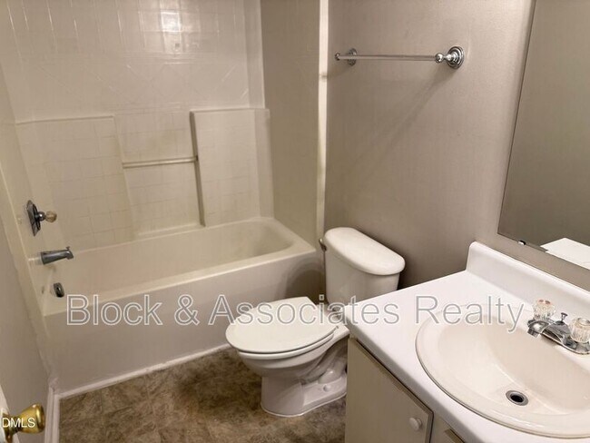 Building Photo - 4832 Silverdene St