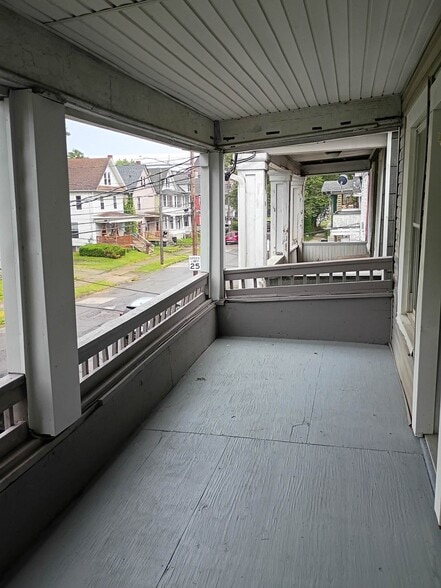 Building Photo - 1122 W 11th St