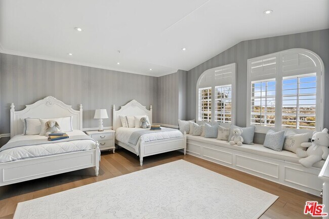 Building Photo - 3900 Hilton Head Way