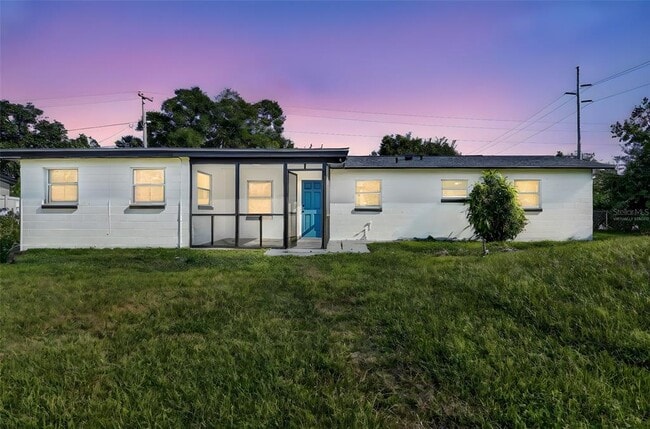 Building Photo - 3034 Touraine Ave