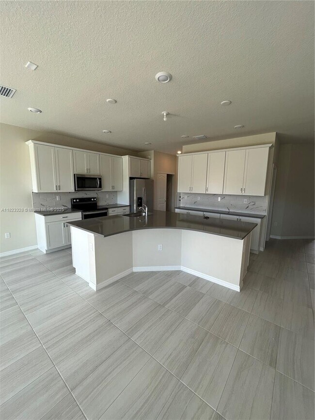 Building Photo - 2112 Appleton Cir S