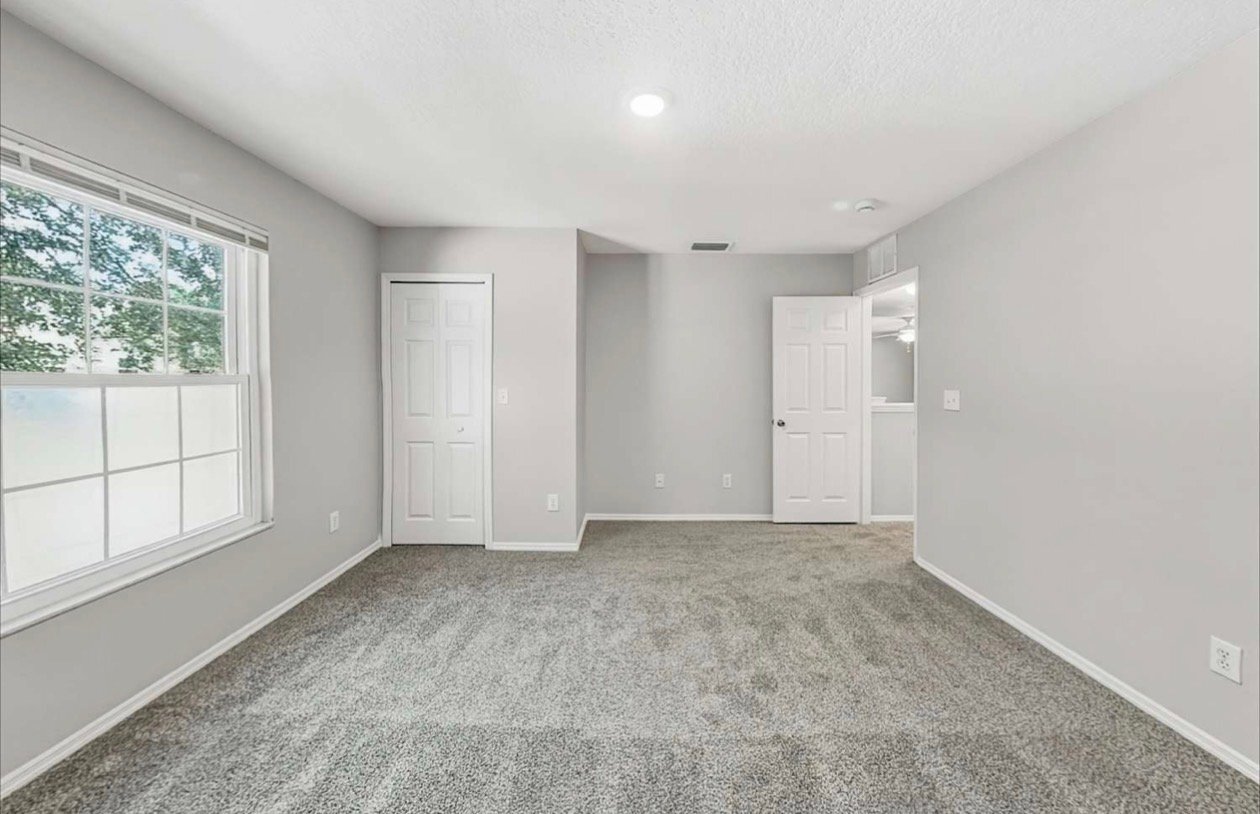 Building Photo - 13933 Jacobson Dr