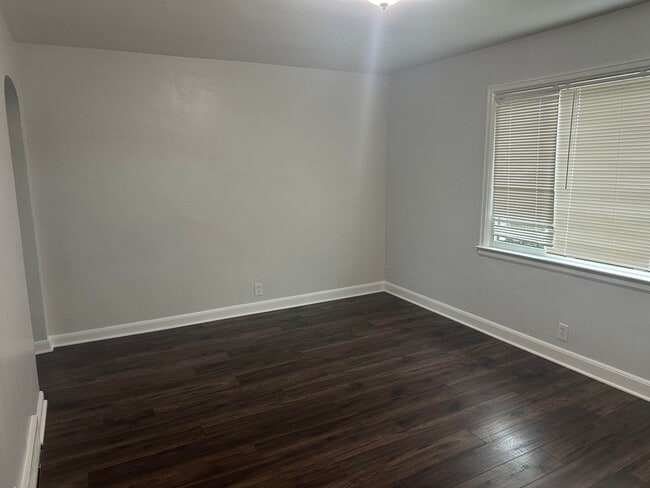 Building Photo - Ranch style home