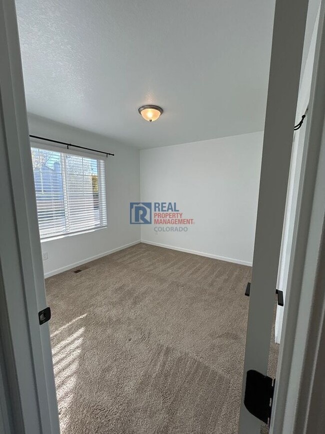 Building Photo - 5552 Canyon View Dr