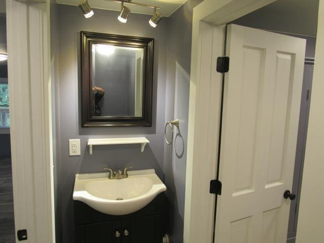 Building Photo - $1,600 - 2 Bed / 1.5 Bath House on Caney Fork with Stunning Landscaped Gardens