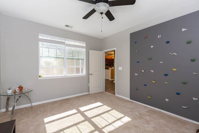 Building Photo - 2404 Leytonstone Dr