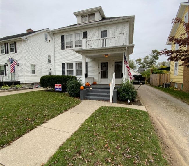 Building Photo - Godfroy