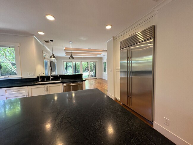 Building Photo - Spacious 5BR/3.5BA Palo Alto Home with Gourmet Kitchen & Large Backyard