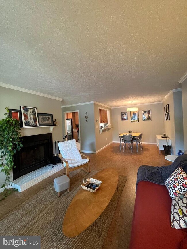 Building Photo - 7801 Willow Point Dr