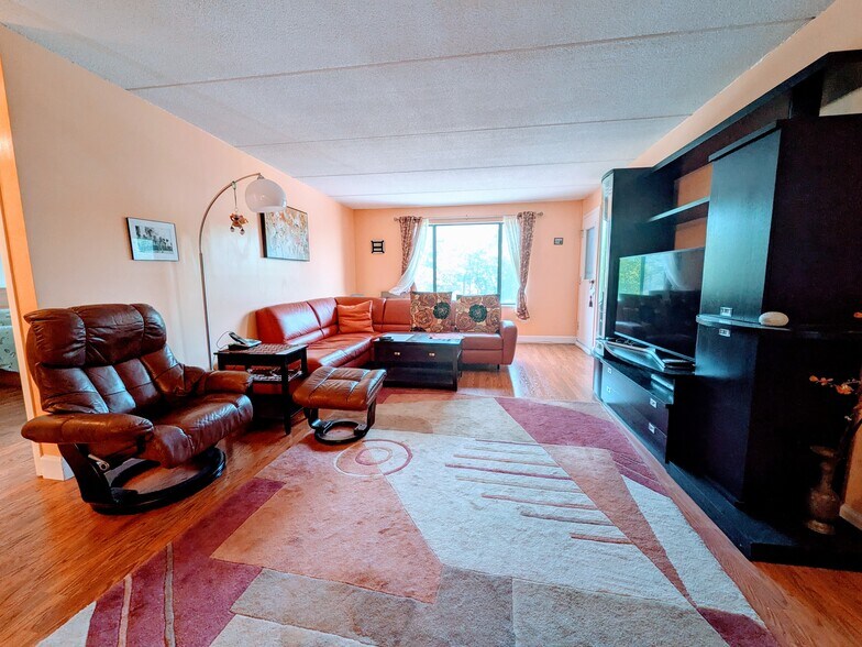 Living Room 1 - 1550 Worcester Rd