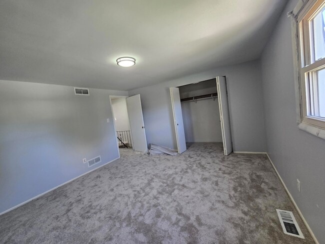 Building Photo - 501 W Farragut St