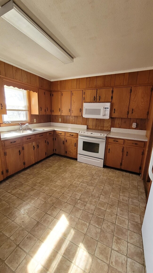 Building Photo - 206 Columbia Ave