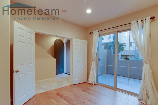 Building Photo - 2BR/2.5BA 1458 SQFT Eastlake/Chula Vista T...