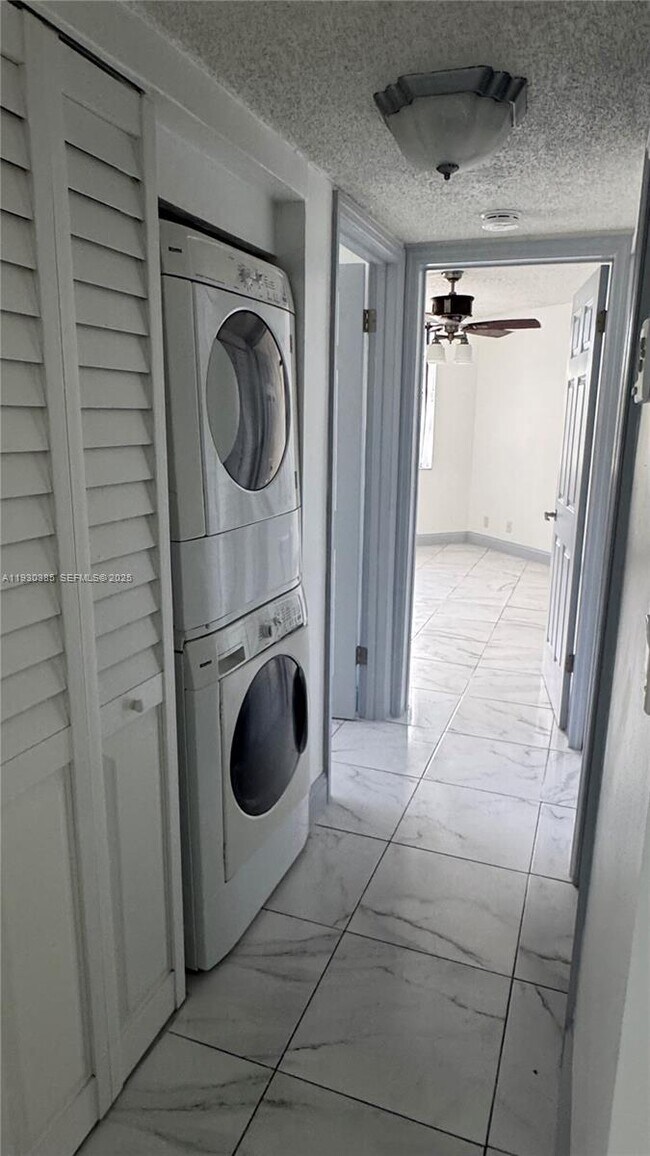 Building Photo - 212 Lake Pointe Dr