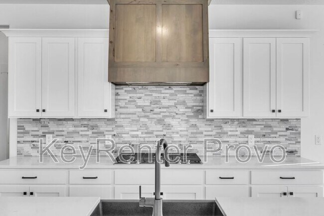 Building Photo - 275 N 600 W