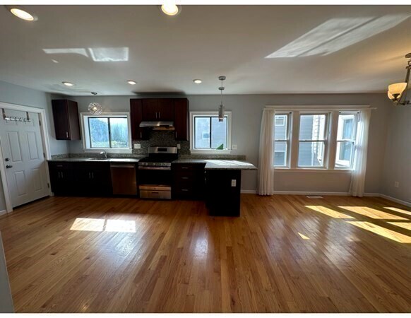 Primary Photo - 102 Varnum St