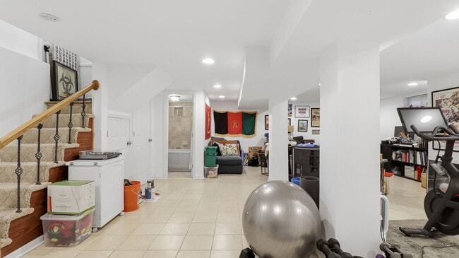 Building Photo - 30 Longfellow St NE