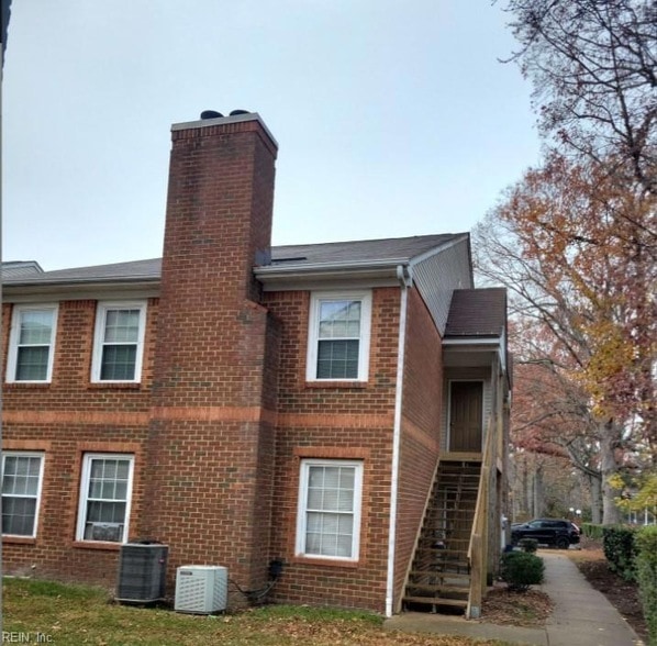 Building Photo - 5080 Gatehouse Way