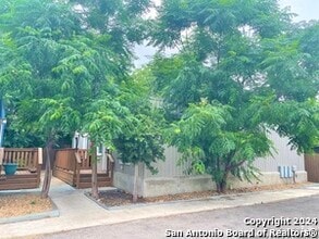 Building Photo - 1033 Rivas St