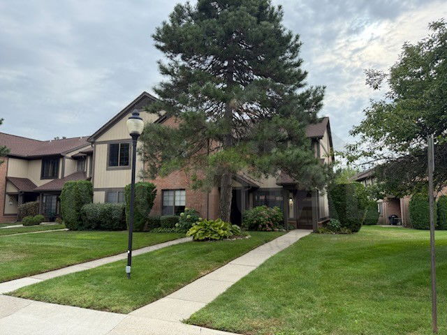 Primary Photo - 1560 Meadowside Dr