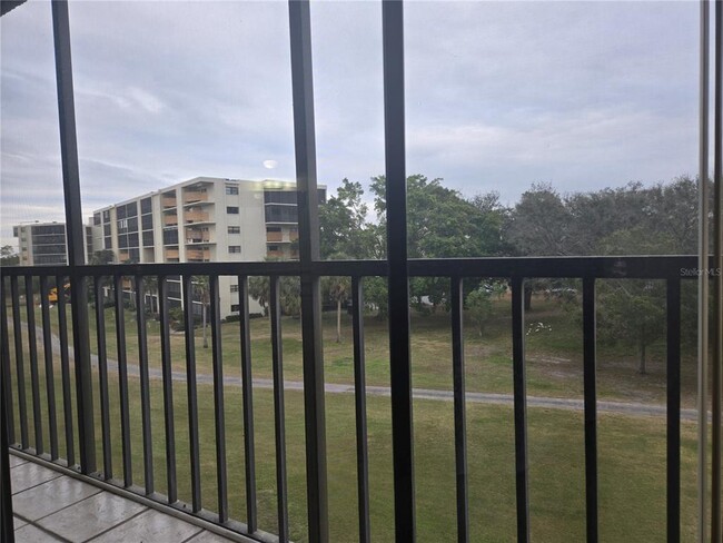 Building Photo - 800 Cove Cay Dr