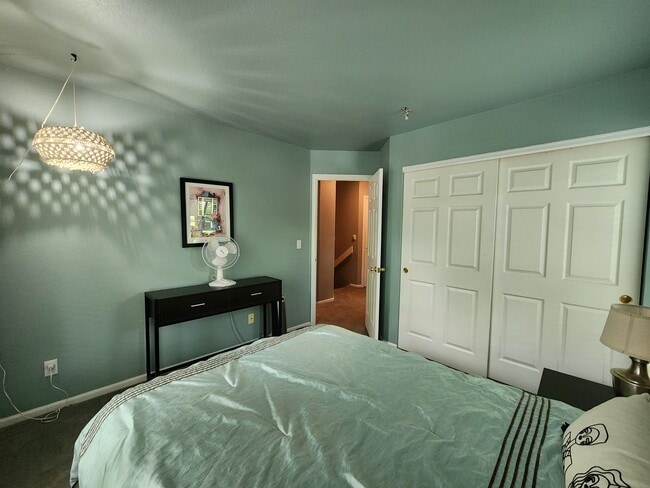 Building Photo - Stunning 3 Bedroom Townhome Tucked Away In...