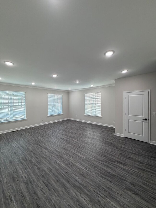 Building Photo - Stunning 3 Bed | 3.5 Bath Townhome in Atlanta’s Sought-After Upper Westside (30318)