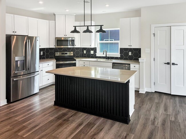 Building Photo - Modern Comfort & Style in a Prime Richmond Location