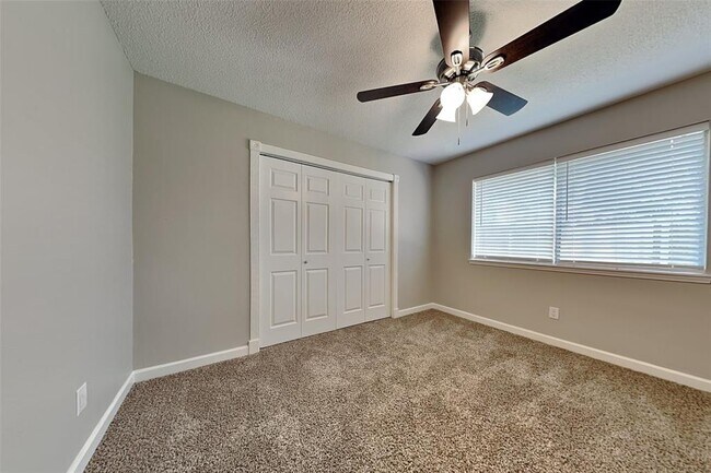 Building Photo - 27 S Brook Pebble Ct