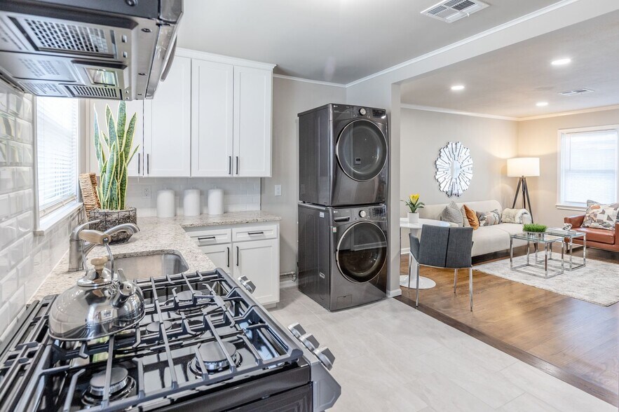 Interior Photo - 1408 S Quaker Ave